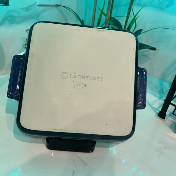 Le Creuset Cobalt Blue Casserole Stoneware - Picture 2 of 2